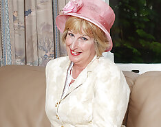 Classy Mum From London Going Naughty