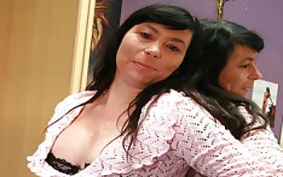 Amateur Housewife Loves To Work Her Hairy Pussy
