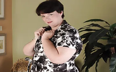 Big Booty Mature Slut Getting Naughty