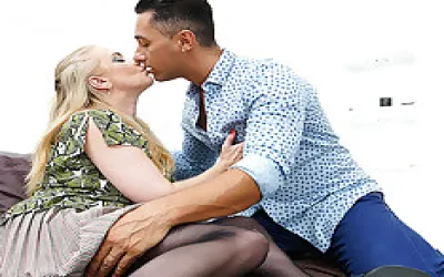 Big Breasted Mature Slut Going Hardcore