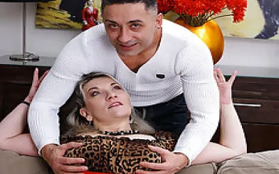 Big Breasted Squirting Mature Lady Fucking And Sucking Hard