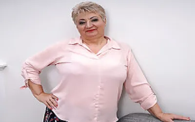 Big Brested Mature Lady Playing With Her Dildo