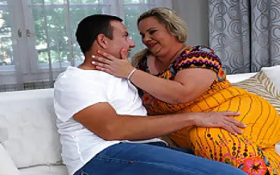 Big Curvy Mature Lady Doing Her Lover