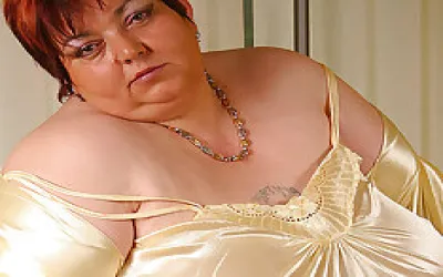 Big Malinka Gets Herself Mushy And Horny