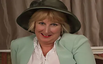 British Lady Shows Her Naughty Side