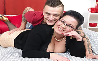 Chubby Big Breasted Mature Slut Doing Her Toy Boy