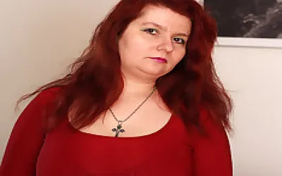 Chubby Mature Slut Playing With Her Pussy