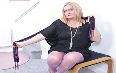 Curvy British Housewife Playing With Herself