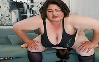 Edina Is A Bbw Facesitting Mature Granny