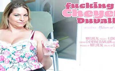Fucking Big Breasted Thick Milf Cheyenne Duvallon