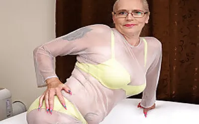 Hairy Housewife Playing With Her Pussy