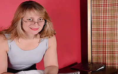 Horny American Housewife Spanks Herself And Masturbates