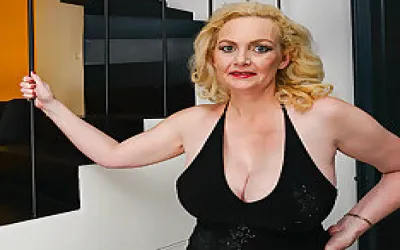 Horny British Housewife Sucks A Big Cock And Is Fucked By Her Stud