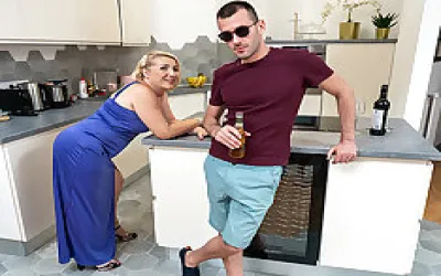 Horny Cougar Loves To Get Fucked By A Big Cock