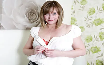 Horny English Housewife Playing With Herself