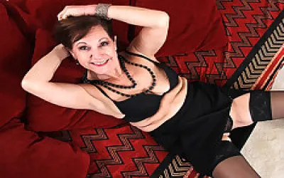 Horny Mature Demi Loves To Play With Her Pussy