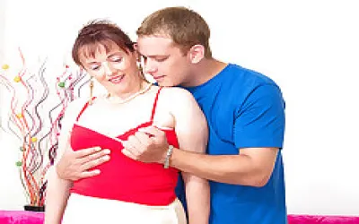 Horny Mature Slut Ficking On Her Couch