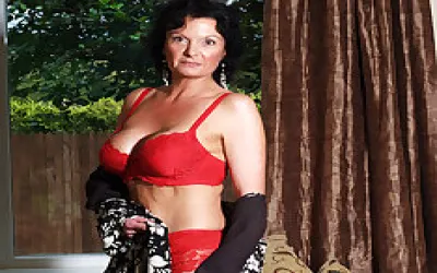 Horny Mature Slut Masturbating