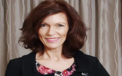 Hot British Cougar Sets Her Pussy On Fire