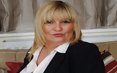 Hot British Housewife Shows Her Great Tits And Masturbates