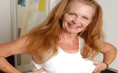 Kinky American Housewife Goes Wet