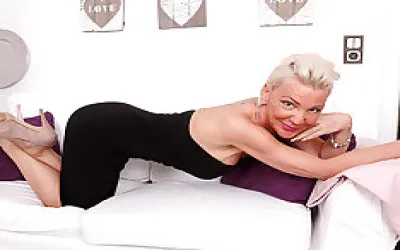 Kinky German Housewife Playing With Her Wet Snatch