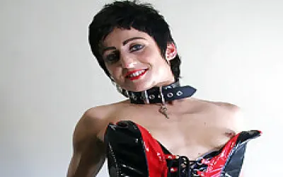 Kinky Housewife Get Wet On Her Bed