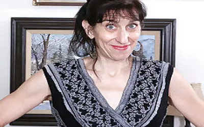 Naughty American Lady Getting Wet And Wild