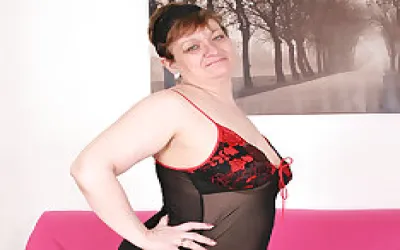 Naughty Big Bottom Mama Playing Alone