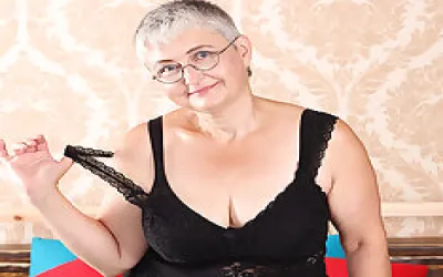 Naughty Mature Slut Teasing Herself With Her Toy