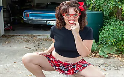 Sexy American Housewife Gets Naked And Sticks A Toy Up Her Wet Pussy