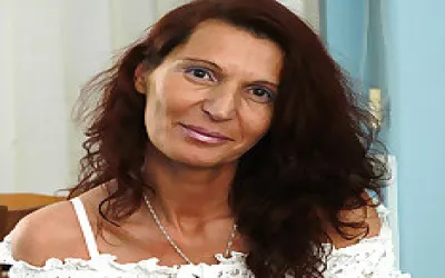 This Horny Mature Slut Loves To Play With Her Pussy