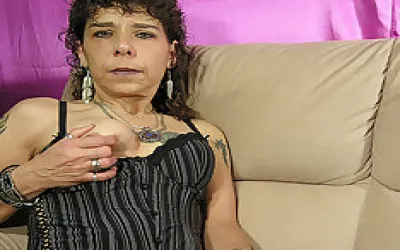 This Kinky Mature Slut Loves To Please Herself