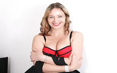 This Naughty British Mom Loves To Play Alone