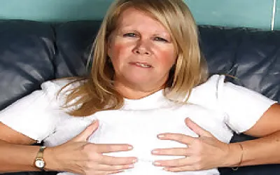 This Naughty Housewife Loves To Get Herself Wet