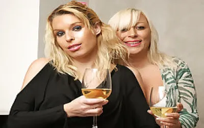 Two Blonde Old And Young Lesbians Make It Wild